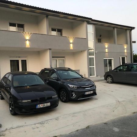 Adla Apartmani Ulcinj Zewnętrze zdjęcie